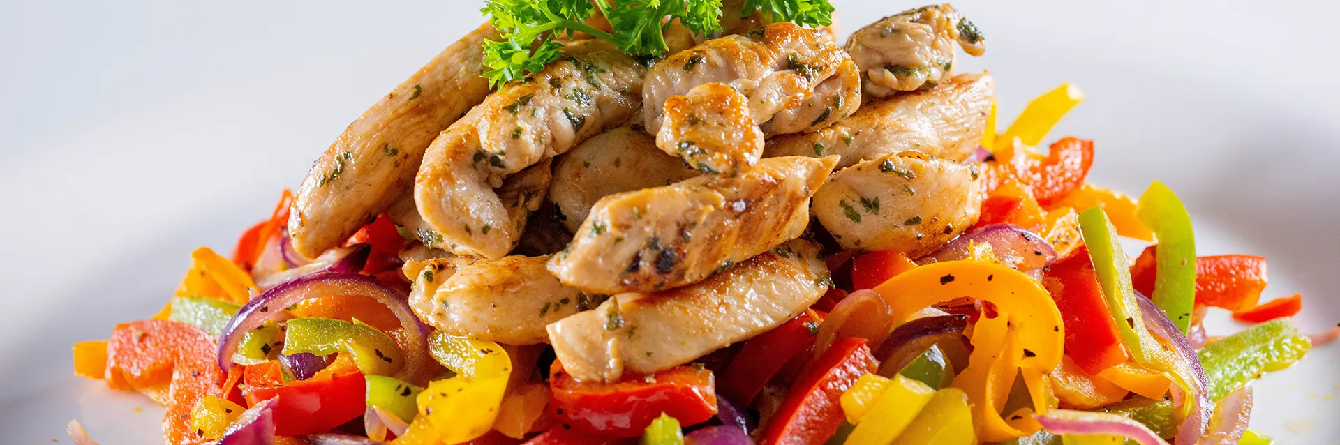 Fajitas de pollo al mezquite, ¡se antojan con sólo verlas!