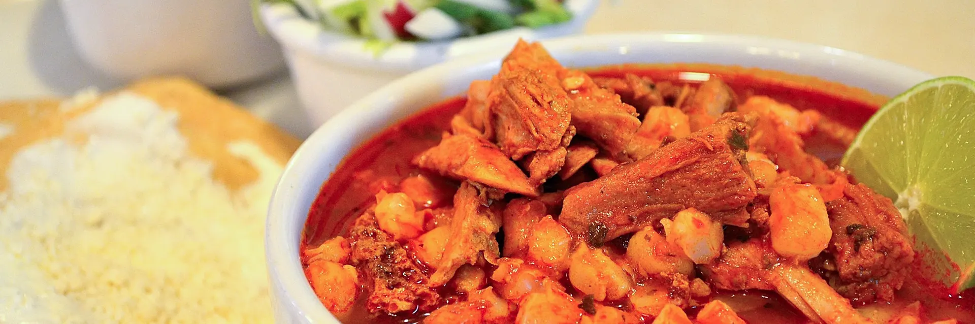 Pozole rojo estilo Jalisco, de lo más rico y tradicional de México